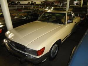 Immagine 3/20 di Mercedes-Benz 560 SL (1987)