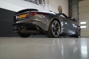 Bild 33/50 von Jaguar F-Type (2019)