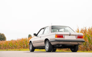 Image 5/80 of BMW 320i (1983)