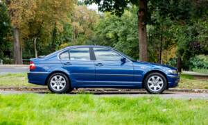 Image 2/38 of BMW 325i (2002)