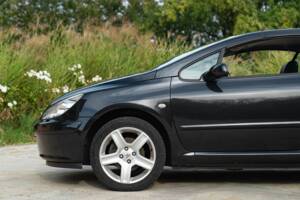 Bild 29/50 von Peugeot 307 CC 2.0i (2004)