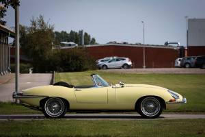 Image 23/35 de Jaguar E-Type (1967)