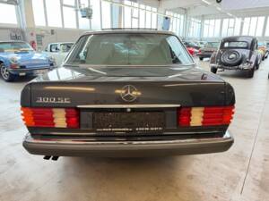 Bild 10/46 von Mercedes-Benz 300 SE (1990)