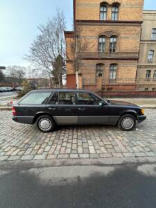 Image 6/21 of Mercedes-Benz 300 TE 4-Matic (1992)