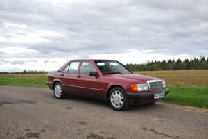 Image 14/31 of Mercedes-Benz 190 E (1993)