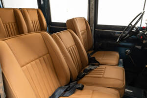 Image 18/31 of Land Rover 109 (1980)