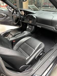 Image 14/17 of Porsche 911 Turbo (2002)