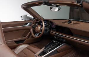 Image 17/31 de Porsche 911 Carrera 4 GTS (2024)