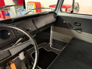 Image 8/17 of Volkswagen T2c Combi (1991)