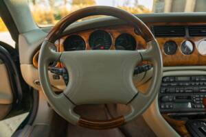 Obraz 39/50 pojazdu Jaguar XK8 4.0 (1998)