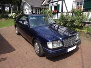 Bild 1/20 von Mercedes-Benz E 200 (1996)