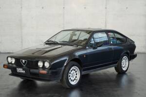 Bild 2/48 von Alfa Romeo GTV 6 2.5 (1981)