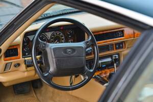 Image 40/55 de Jaguar XJS 6.0 (1994)
