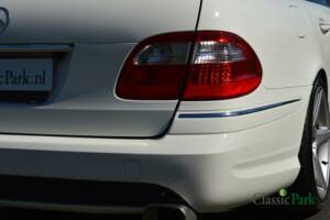 Image 49/50 of Mercedes-Benz E 500 T (2004)