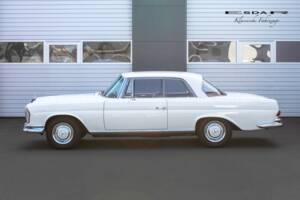 Image 4/32 of Mercedes-Benz 250 SE (1967)