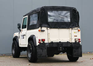 Bild 26/39 von Land Rover 90 (1989)