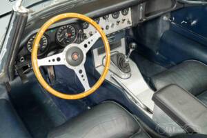 Image 2/19 of Jaguar E-Type 3.8 (1961)
