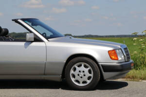 Image 24/39 of Mercedes-Benz 300 CE-24 (1992)