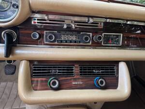 Imagen 7/27 de Mercedes-Benz 280 SE 3,5 (1970)