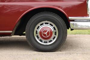 Image 30/50 of Mercedes-Benz 220 (1967)