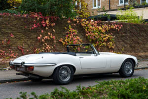 Image 3/21 de Jaguar E-Type V12 (1973)