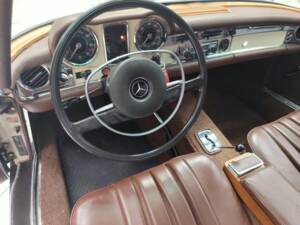 Image 30/58 of Mercedes-Benz 280 SL (1969)