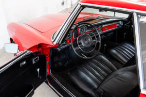 Image 6/30 of Mercedes-Benz 280 SL (1968)