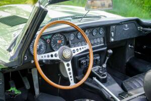 Image 7/60 de Jaguar E-Type (1969)