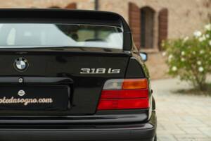 Image 17/50 of BMW 318 (1994)