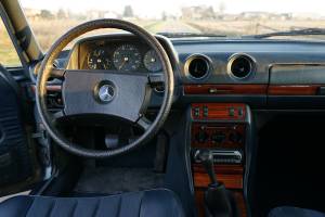 Image 13/22 of Mercedes-Benz 240 TD (1981)