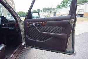 Bild 17/29 von Mercedes-Benz 300 SEL (1990)