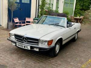 Image 2/50 of Mercedes-Benz 280 SL (1984)