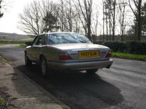 Image 4/19 of Jaguar XJ 8 Sovereign (1999)