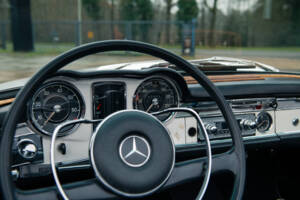 Image 26/36 of Mercedes-Benz 230 SL (1965)