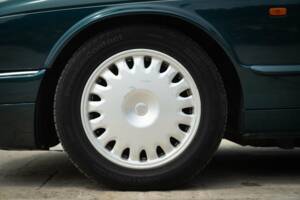 Image 13/50 of Jaguar XJ6 3.2 (1995)