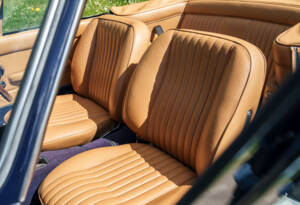 Image 24/28 of Aston Martin DB 6 Mk II Volante (1970)