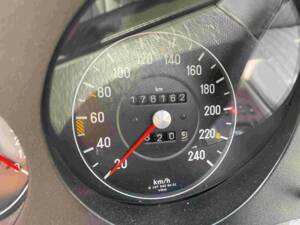 Image 23/52 de Mercedes-Benz 500 SL (1985)