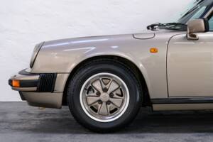 Image 30/36 of Porsche 911 Carrera 3.2 (1984)