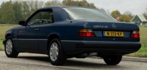 Bild 47/79 von Mercedes-Benz 200 CE (1993)