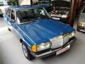 Bild 4/19 von Mercedes-Benz 240 D (1982)