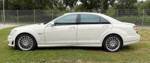 Bild 8/29 von Mercedes-Benz S 63 AMG (2007)