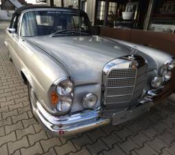 Image 20/60 of Mercedes-Benz 280 SE (1969)