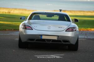 Image 6/26 de Mercedes-Benz SLS AMG (2011)