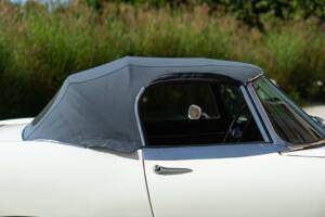Bild 35/50 von Jaguar E-Type (1968)