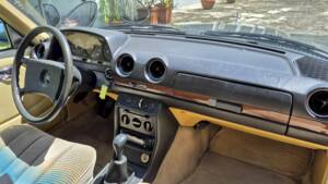 Image 50/71 of Mercedes-Benz 240 D (1980)