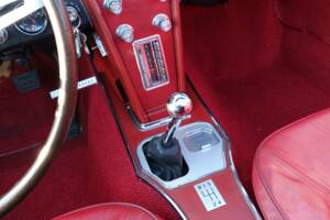 Immagine 18/35 di Chevrolet Corvette Sting Ray Convertible (1965)