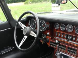 Image 21/74 de Jaguar Type E V12 (1973)