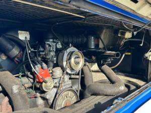 Image 14/20 of Volkswagen T2b Kombi (1974)