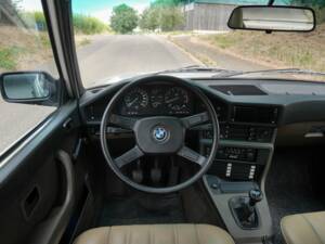Image 24/42 of BMW 528i (1900)