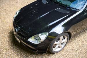 Image 40/50 of Mercedes-Benz SLK 350 (2004)